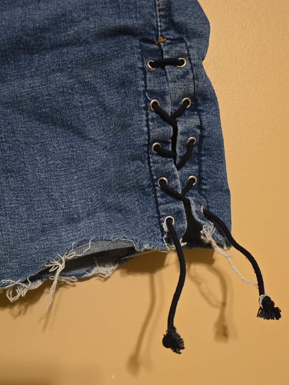 Topshop Moto Shorts Womens Size 10 JAMIE Light Wash Denim Jean Shorts Frayed-hem - Picture 3 of 10